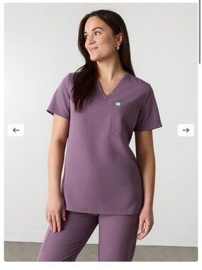Garde Malade Women's Scrub Top